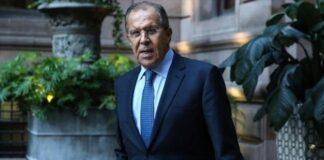 Απορρίπτει δημοσιεύματα το Κρεμλίνο ότι ο Λαβρόφ έχει πέσει σε δυσμένεια
