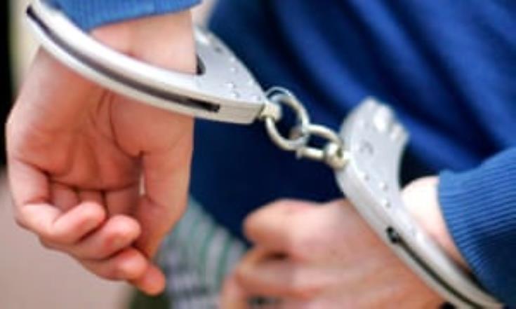Ένας 21χρονος άνδρας συνελήφθη για οδήγηση αυτοκινήτου με πλαστές πινακίδες