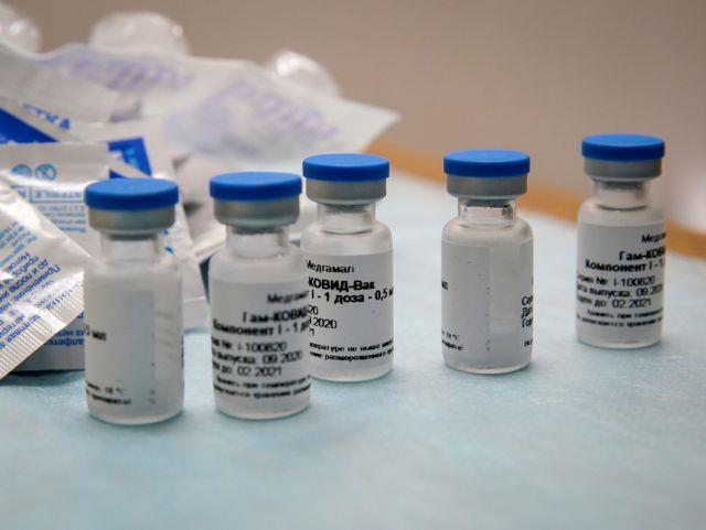 Παρενέργειες σε 22 άτομα που έλαβαν το εμβόλιο από τα μέρη