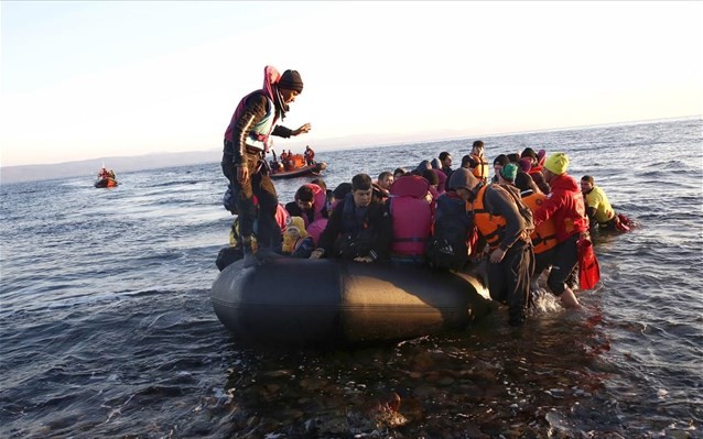 Ένα σκάφος με δέκα παράνομους μετανάστες στο Cape Greco