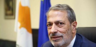 Η συνταγματικότητα δύο Υφυπουργείων ενώπιον της δικαιοσύνης