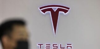 Μειωμένα κέρδη για γ΄τρίμηνο ανακοίνωσε η Tesla εν μέσω αύξησης δαπανών για επενδύσεις