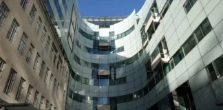 Συγγνώμη από τον πρόεδρο του BBC για το μοντάζ στην ομιλία Τραμπ: «Ήταν λάθος κρίση»