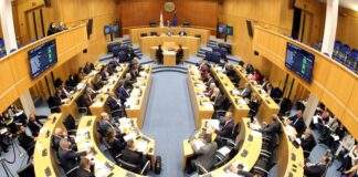 Βουλή: Μέσα σε ένταση ψηφίστηκε ο νόμος για Κέντρα Αποθεραπείας και Αποκατάστασης