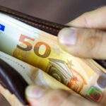 Αντιδράσεις τόσο των εργοδοτών όσο και των Συντεχνιών για τον κατώτατο μισθό – Τι λένε σε ανακοινώσεις τους