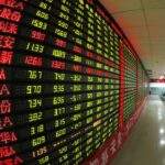 Αγορές: Ματώνουν τα χρηματιστήρια διεθνώς – Σκηνικό ανατροπής και αιφνίδιες ρευστοποιήσεις