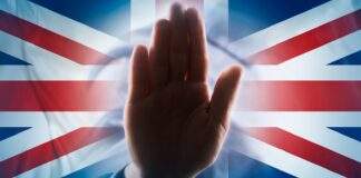 Βρετανία: Υψηλοί φόροι και πτώση επενδύσεων φρενάρουν την οικονομία