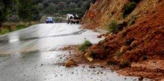 Συνεργεία καθαρίζουν σήμερα δρόμους στα ορεινά Τροόδους μετά τις κατολισθήσεις