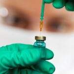 Έρευνα για πιθανούς θανάτους από εμβόλια κατά COVID άρχισε το FDA