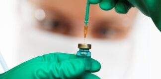 Έρευνα για πιθανούς θανάτους από εμβόλια κατά COVID άρχισε το FDA