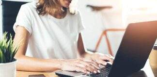 Στην Ολομέλεια το νομοσχέδιο για την τηλεργασία στο δημόσιο