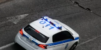 Μενίδι: 14χρονη παρουσιάστηκε σε αστυνομικό τμήμα με νεκρό έμβρυο – Κατήγγειλε ξυλοδαρμό από τη μητέρα της