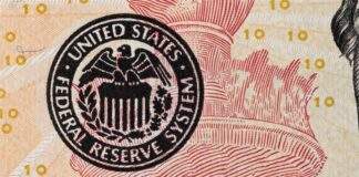 Αμετάβλητα διατήρησε τα επιτόκια η Fed, λέγοντας ότι ο πληθωρισμός είναι «υπερβολικά υψηλός»