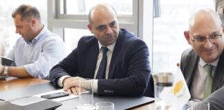 Αύξηση στον κατώτατο μισθό πέραν της ΑΤΑ προανήγγειλε ο Υπουργός Εργασίας