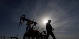 Στα 33,7 εκ. βαρέλια οι ροές αργού πετρελαίου από Ορμούζ αυτή τη βδομάδα