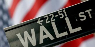 Ράλι στη Wall Street παρά τη γεωπολιτική ένταση στη Βενεζουέλα File Photo: A Street Sign Is Seen In Front Of The New York Stock Exchange On Wall Street In New York