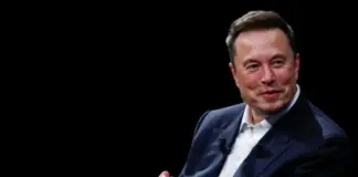 NYT: Ο πατέρας του Έλον Μασκ κατηγορήθηκε ότι κακοποιούσε σεξουαλικά τα παιδιά του Elon Mask 696x464