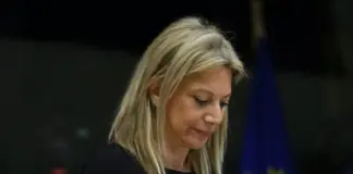 Σύλλογος θυμάτων των Τεμπών για Καρυστιανού: «Όφειλε να παραιτηθεί μετά τη δημιουργία κόμματος» Karystianou 696x464