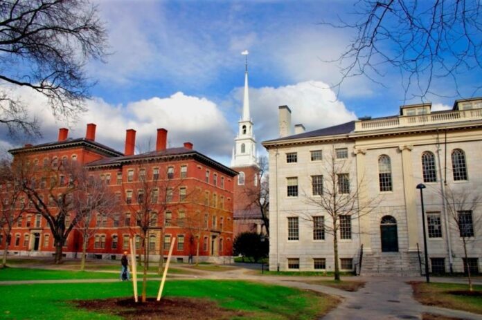 Harvard 123rf 1280x853