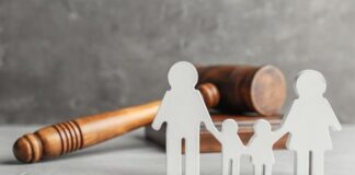 Η Επ. Νομικών συζητά τον εκσυγχρονισμό του πλαισίου υιοθεσιών Oikogeneiako dikaio