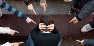 Στα σχολεία Οδηγός για θέματα ενδοσχολικής βίας και παραβατικότητας Bullying paravatikotita