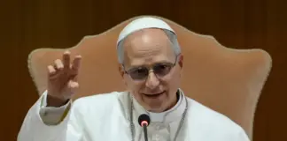 «Ένας σύζυγος είναι αρκετός»: Νέο διάταγμα του Πάπα Λέοντα στους καθολικούς Papas lewn leon