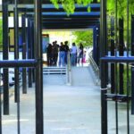 Τρεις συλλήψεις για την επίθεση σε σχολείο στο Πλατύ Αγλαντζιάς Sxoleio