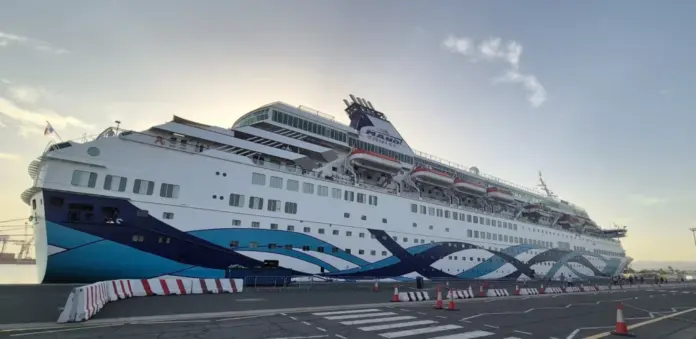 Crown iris cruise ship 2 1024x499