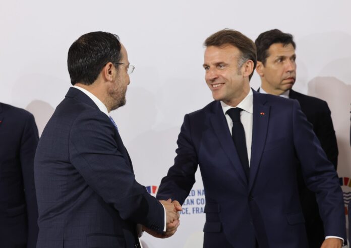 Makron macron xristodoulidis
