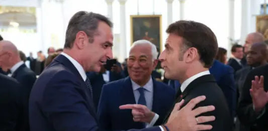 Mitsotakis makron 696x464