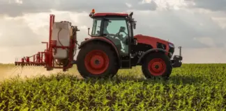 ΤΟΜ: Ανάκληση αυτοκινήτων, τρακτέρ και φορτηγών Shutterstock trakter.jpg