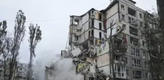 Kτυπήθηκε σημαντική γέφυρα στο Κίεβο από ρωσική επιδρομή σύμφωνα με Δήμαρχο Ap oukrania.jpg