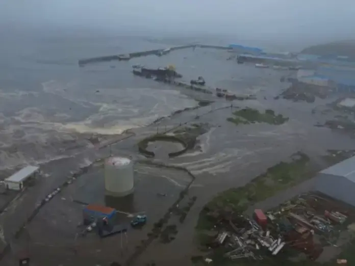 Ap tsunami russia.jpg