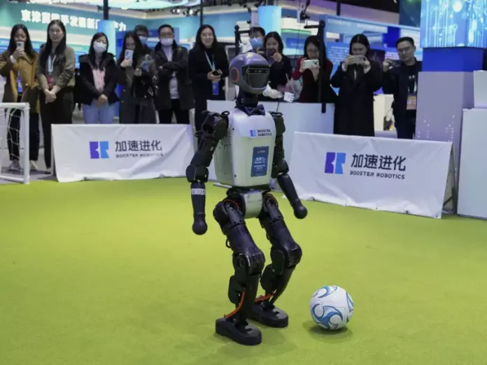 Kina robot podosfairo ap.jpg