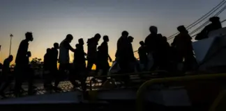 Πάνω από 3.500 μετανάστες στις τρεις κλειστές ελεγχόμενες δομές του βορείου Αιγαίου Metanasteutiko 5 696x464