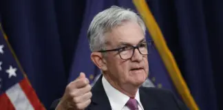 H διχασμένη Fed αποφασίζει για τρίτη σερί μείωση επιτοκίων Powell