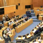 Βουλή: Καταγγελίες για διαχείριση τ/κ περiουσιών – Γιατρός στη Γερμανία φέρεται να έχει μεγάλες εκτάσεις και λαμβάνει και επιδότηση Vouli pirkagies 1024x683