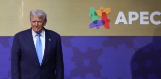 «Η Αμερική επέστρεψε» – Ο Τραμπ υπόσχεται βιομηχανική αναγέννηση και οικονομική χρυσή εποχή από τη Σεούλ Apec seoul trump 696x464