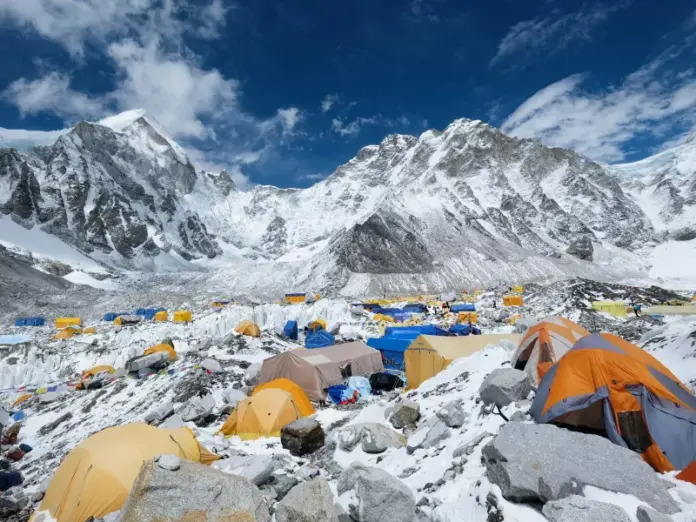 Everest shutterstock.jpg