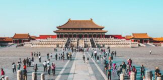 Ρεκόρ Κίνας στο εμπορικλό πλεόνασμα παρά τους δασμούς Τραμπ Kina