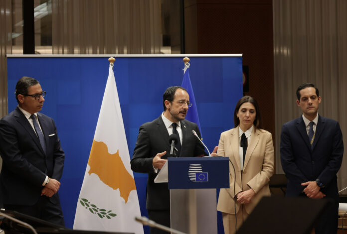 Πρόεδρος της Δημοκρατίας – Συνέντ