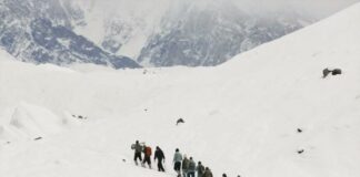 Νεπάλ: Χιονοστιβάδα καταπλάκωσε αλπινιστές – 9 νεκροί 872441 696x448