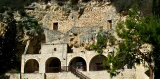 Ρωγμές στη μονή Αγ.Νεοφύτου λόγω του σεισμού – Επίσκεψη του Τμ. Αρχαιοτήτων Agios Neophytos Monastery Cyprus