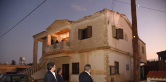 Στο Αυγόρου μετά από τον ανεμοστρόβιλο ο Δήμαρχος Αγίας Νάπας Ο Δήμαρχος Αγίας Νάπας επισκέφθηκε το Αυγόρου που πλήγηκε από ανεμοστρόβιλο