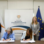 Υπουργός Μεταφορών – Υπογραφή σύμ