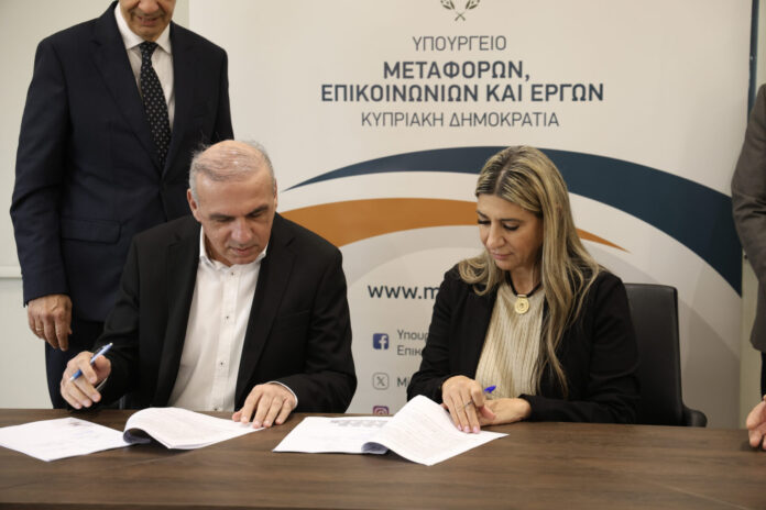 Υπουργός Μεταφορών – Υπογραφή σύμ