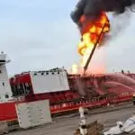 Στις φλόγες τουρκικό δεξαμενόπλοιο σε λιμάνι της Ουκρανίας OUKRANIA PLOIO