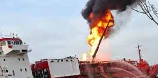 Στις φλόγες τουρκικό δεξαμενόπλοιο σε λιμάνι της Ουκρανίας OUKRANIA PLOIO