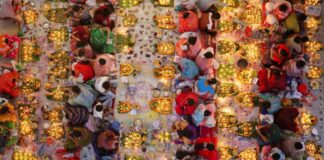 Ινδουιστές σε έναν ναό στη Ντάκα του Μπαγκλαντές Screenshot 2025 11 05 102223