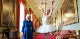 Η Βασίλισσα Καμίλα και η μπαλαρίνα Σανγκέουν Λι Screenshot 2025 11 14